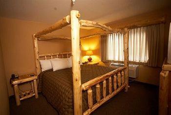 Whitefish Lodge And Suites Cross Lake Exterior photo