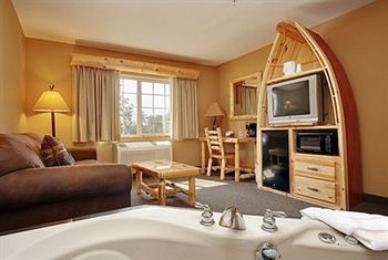 Whitefish Lodge And Suites Cross Lake Exterior photo
